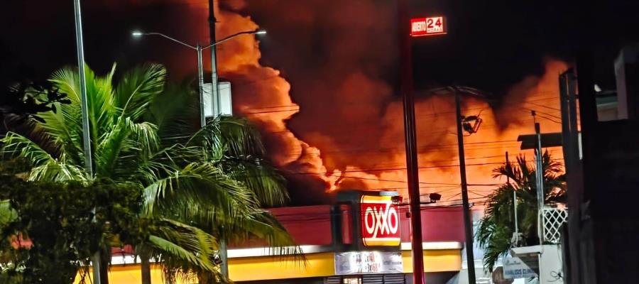 Se incendia tienda Neto del Fraccionamiento Lagunas