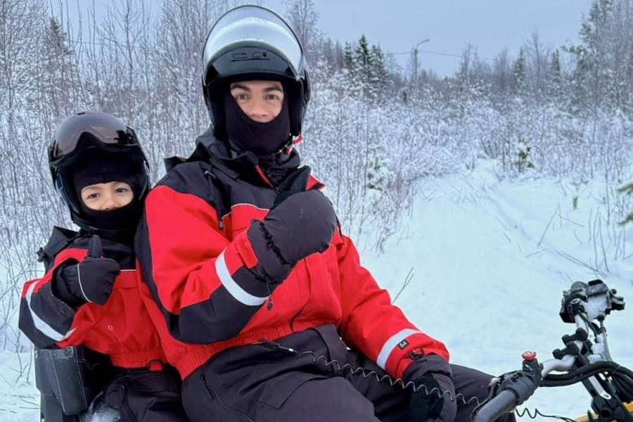 CR7 les desea Feliz Navidad a sus seguidores con una foto sin playera en la nieve