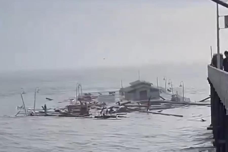 Colapsa muelle en Santa Cruz, California, por olas de hasta 7.6 metros