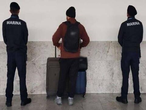 Detienen en el AICM a hombre que llevaba en su equipaje más de 4 kilos de cocaína