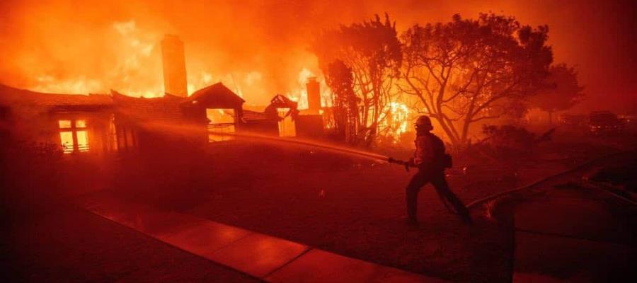 Hay al menos 5 muertos por incendios en California