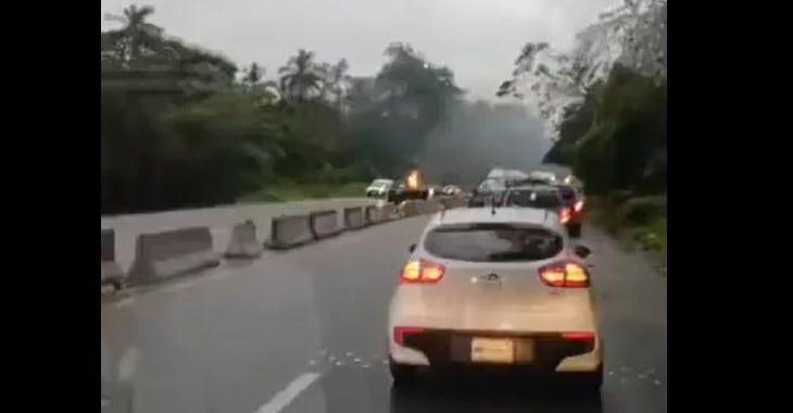 Mañana accidentada en carreteras de Tabasco por pavimento mojado