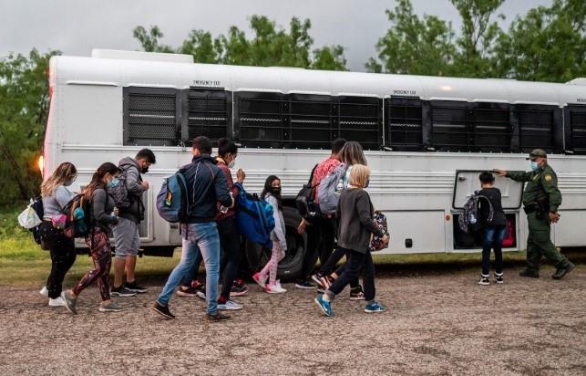 Sheinbaum se reúne con su gabinete para analizar plan migratorio ante posibles deportaciones masivas de EE.UU.