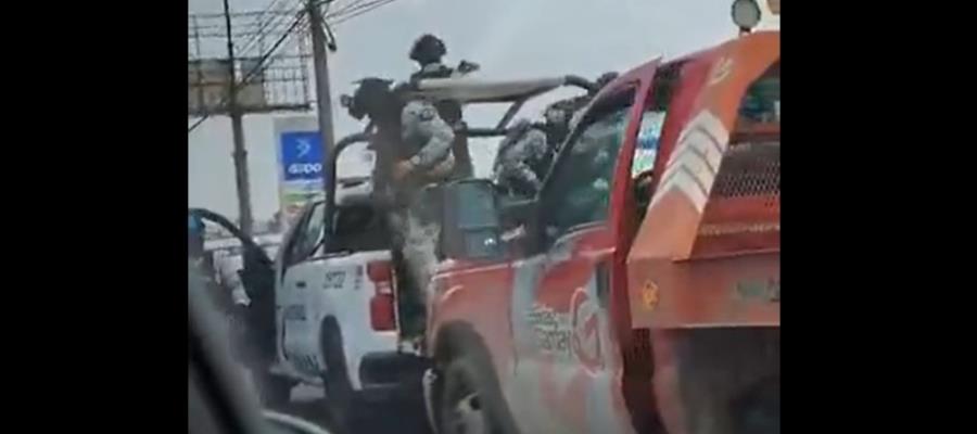 ¿Piensas que tuviste un mal día?, grúa choca camioneta de GN en Villahermosa