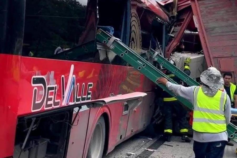 Un muerto y varios heridos deja aparatoso accidente en Quintana Roo