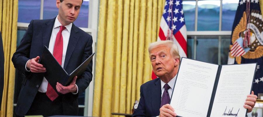 Donald Trump firma decreto para retirar a EE.UU. de la OMS