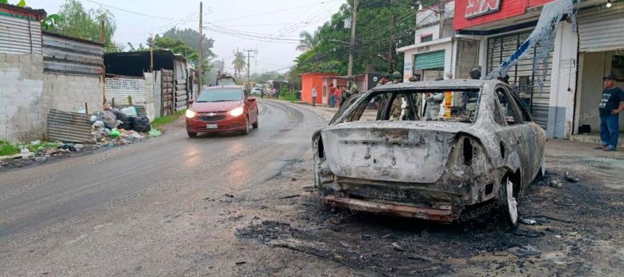 Sujetos armados bajan a conductor y queman su vehículo en Samarkanda