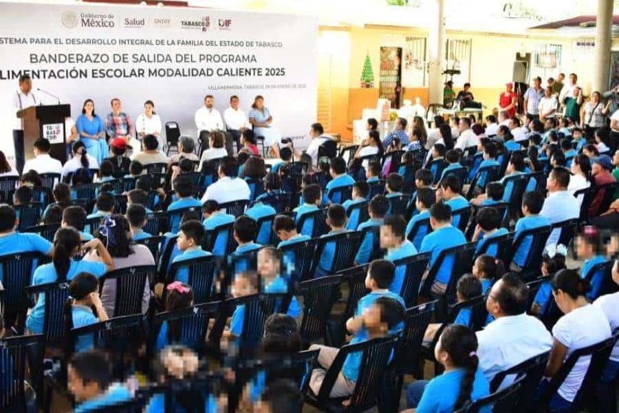 Da gobernador banderazo a programa de desayunos escolares