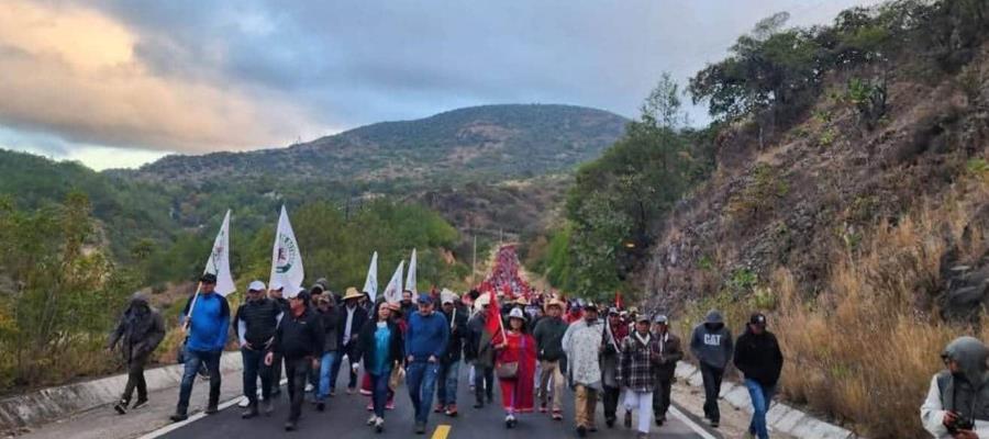 Marchan militantes de MULT a capital de Oaxaca para exigir justicia por asesinato de compañeros