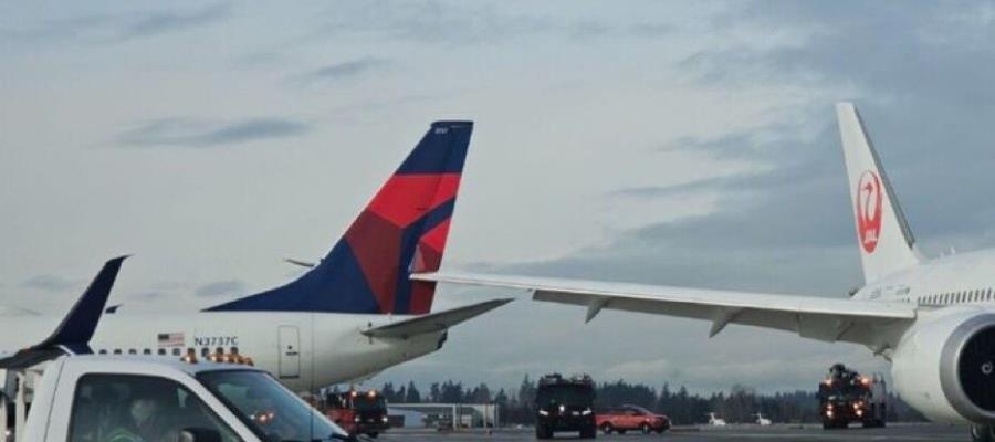 Choca Avión de Japan Airlines contra otro de Delta en aeropuerto de Seattle