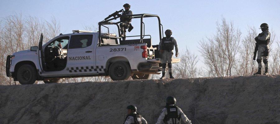 Retira Ejército y GN escaleras y sogas usadas para el cruce de migrantes en la frontera