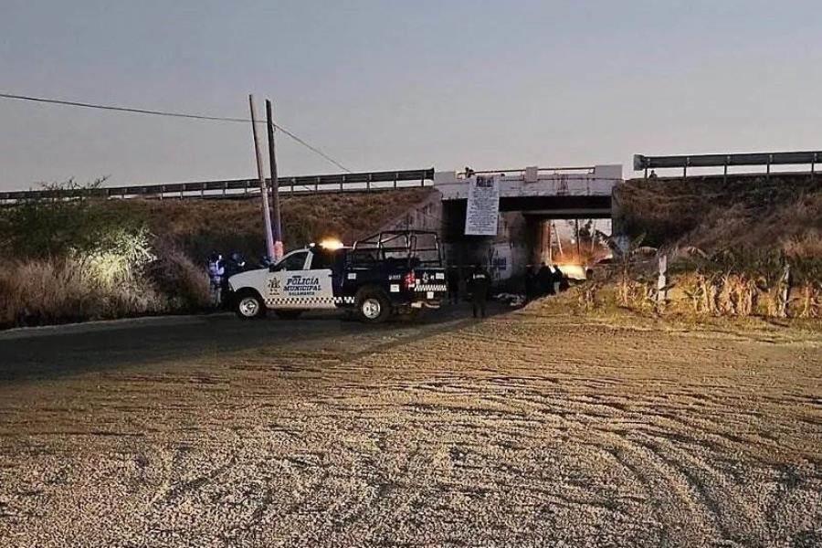 Dejan 5 cuerpos colgados en puente de Guanajuato