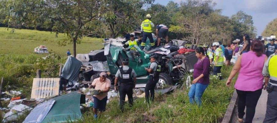 Muere tras volcar tráiler en la Coatzacoalcos-Cárdenas