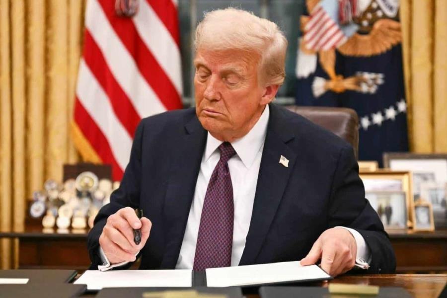 Firma Trump orden ejecutiva que suspende aplicación de ley contra sobornos en el extranjero