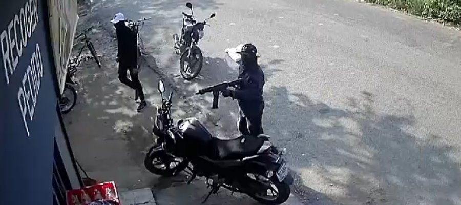 Hombres en motocicleta roban negocio en Huimanguillo