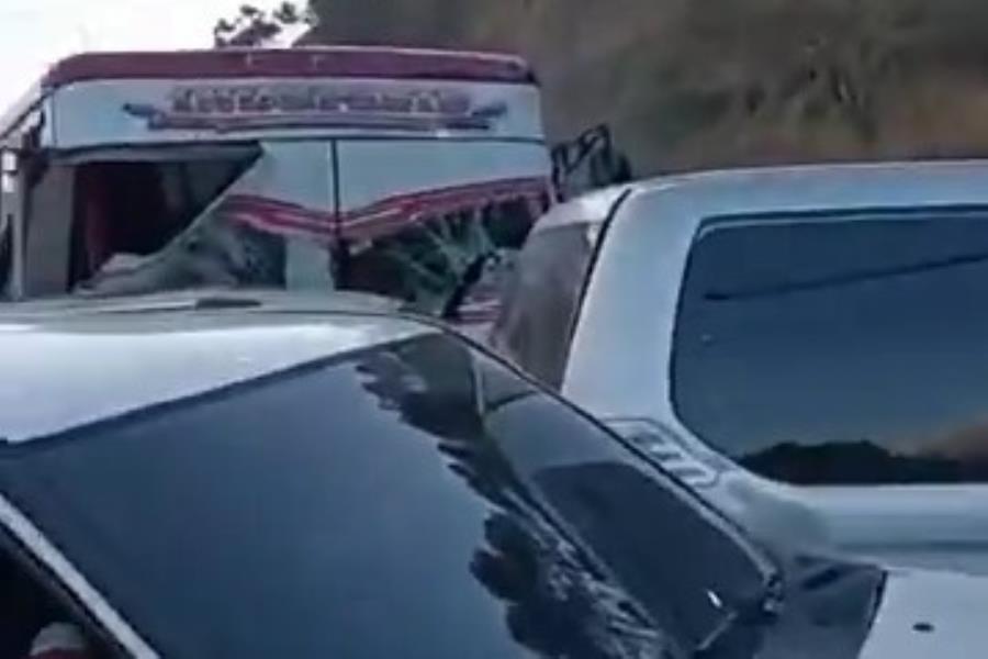 Reportan colisión múltiple con al menos 17 autos afectados en Caracas, Venezuela