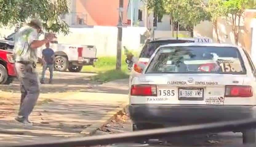 Agrede taxista de Centro a presunto franelero, le arroja agua