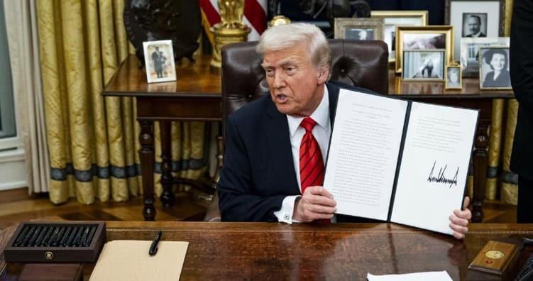 Firma Trump órdenes ejecutivas para imponer aranceles recíprocos