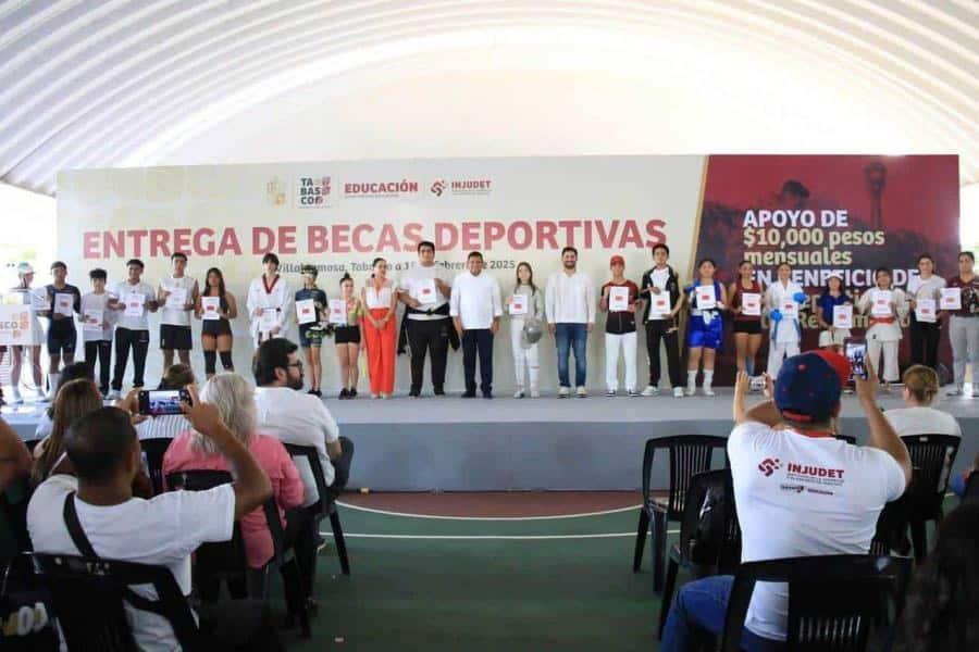 Entregan 300 becas a atletas tabasqueños; “es un día histórico”: Injudet