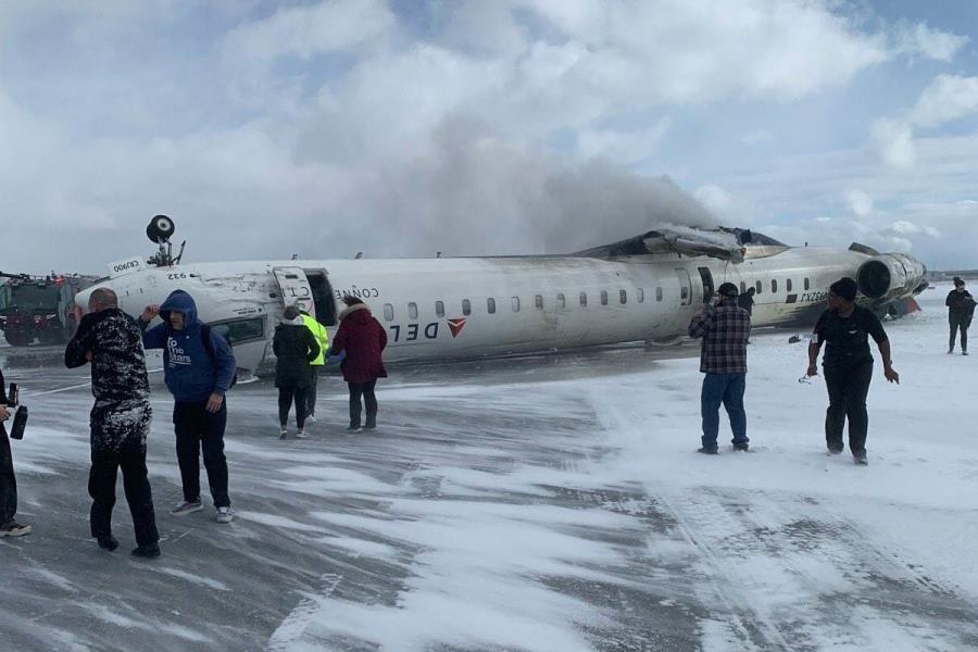 Ahora se estrella avión en aeropuerto de Toronto; reportan 8 heridos