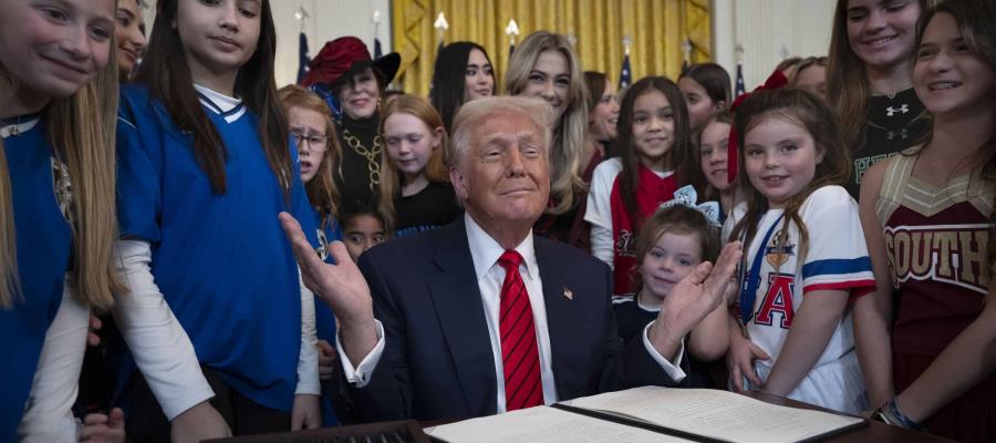 Da Trump ultimátum a escuelas para eliminar programas de diversidad o perderán fondos federales