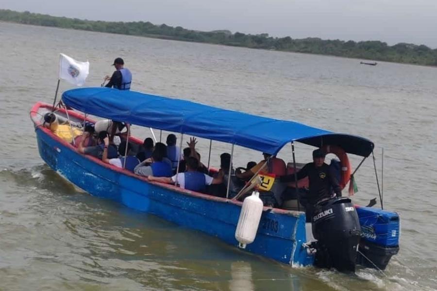 Naufraga barco en Panamá con 19 migrantes a bordo; buscan sobrevivientes