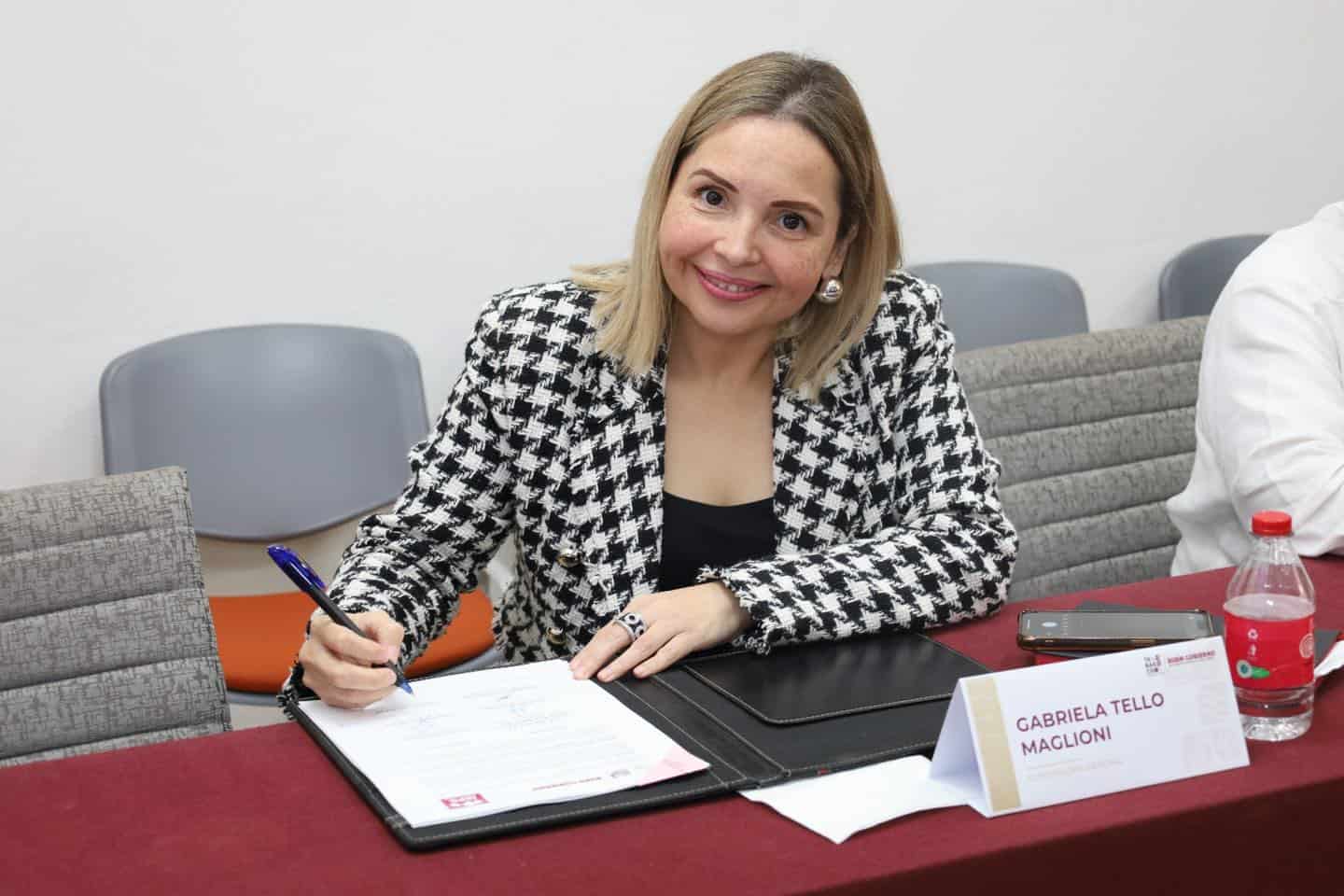 Hackean WhatsApp de lideresa del SNTE en Tabasco; piden dinero a sus contactos