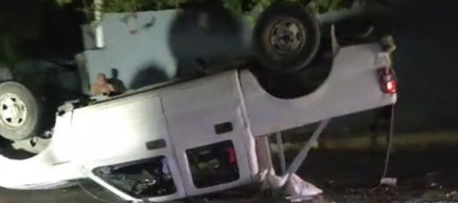 Vuelca camioneta sobre la Villahermosa-La Isla Vuelca camioneta sobre la Villahermosa-La Isla