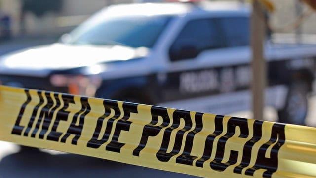 Lo ejecutan afuera del cobertizo de Pemex en Comalcalco y dejan “narco-mensaje” Lo ejecutan afuera del cobertizo de Pemex en Comalcalco y dejan “narco-mensaje”