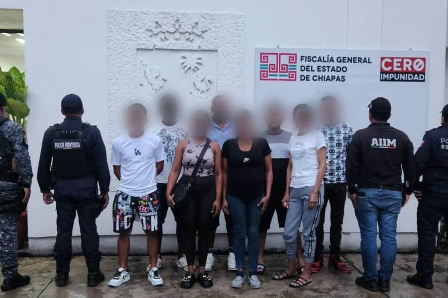 Rescatan a 8 migrantes cubanos víctimas de extorsión en Chiapas Rescatan a 8 migrantes cubanos víctimas de extorsión en Chiapas