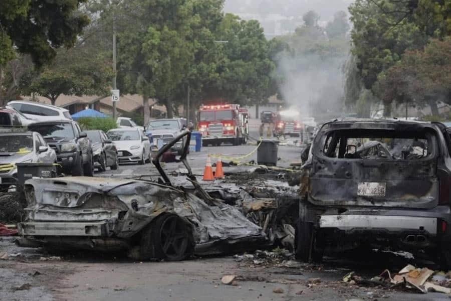 Avioneta cae en vecindario de San Diego y provoca incendio Avioneta cae en vecindario de San Diego y provoca incendio