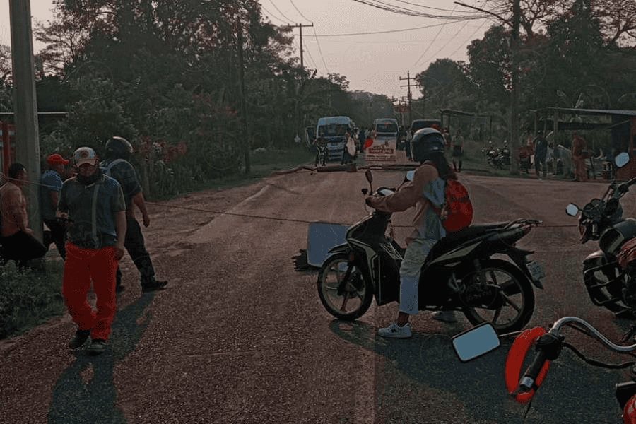 Cierran carretera a Reforma habitantes de Pablo L. Sidar; piden reparación de calles Cierran carretera a Reforma habitantes de Pablo L. Sidar; piden reparación de calles