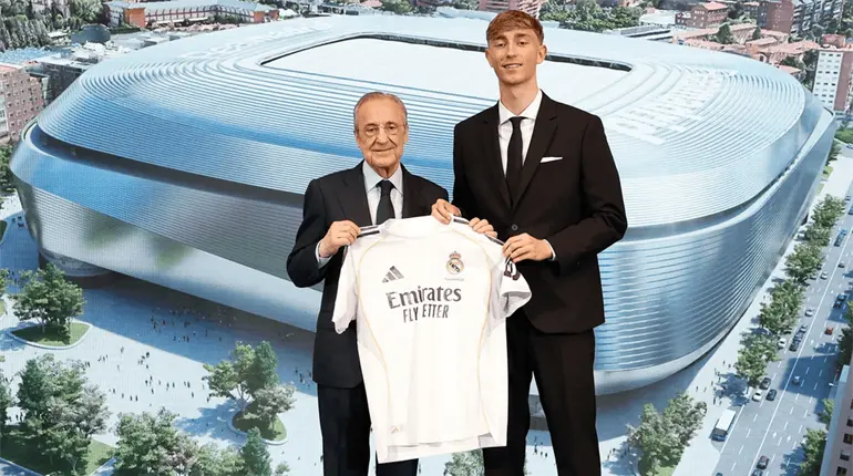 El español Dean Huijsen es presentado como nuevo refuerzo del Real Madrid
