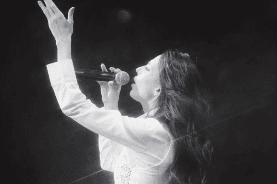 Majo Aguilar dedica su canción “Piel Azteca” a migrantes mexicanos en Estados Unidos