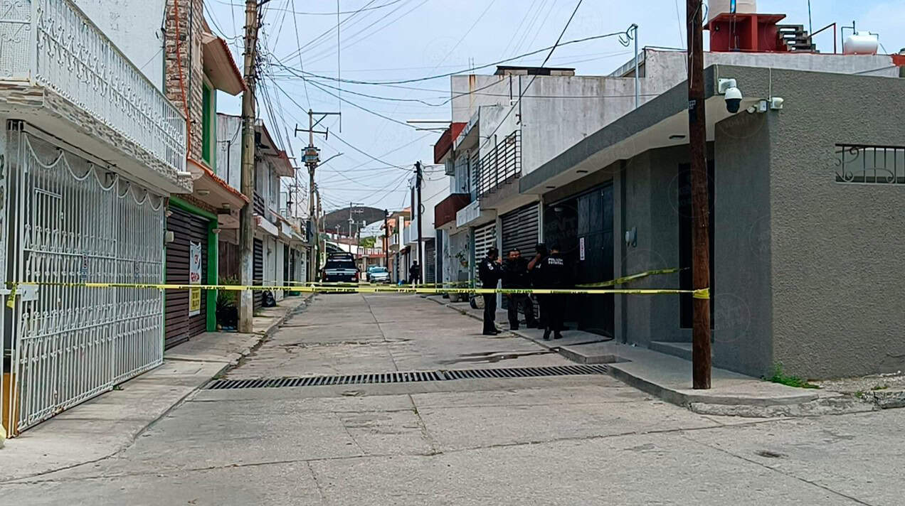 Ejecutan a 2 personas dentro de casa del fraccionamiento Deportiva