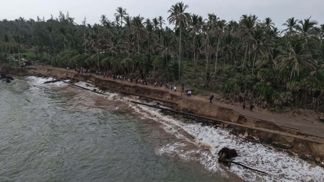 Inicia colocación de escolleras en El Alacrán, Cárdenas ante erosión marina