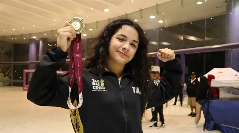 Valentina Padrón Talavera gana medalla de oro en Lucha femenil en la Olimpiada Nacional en Tlaxcala
