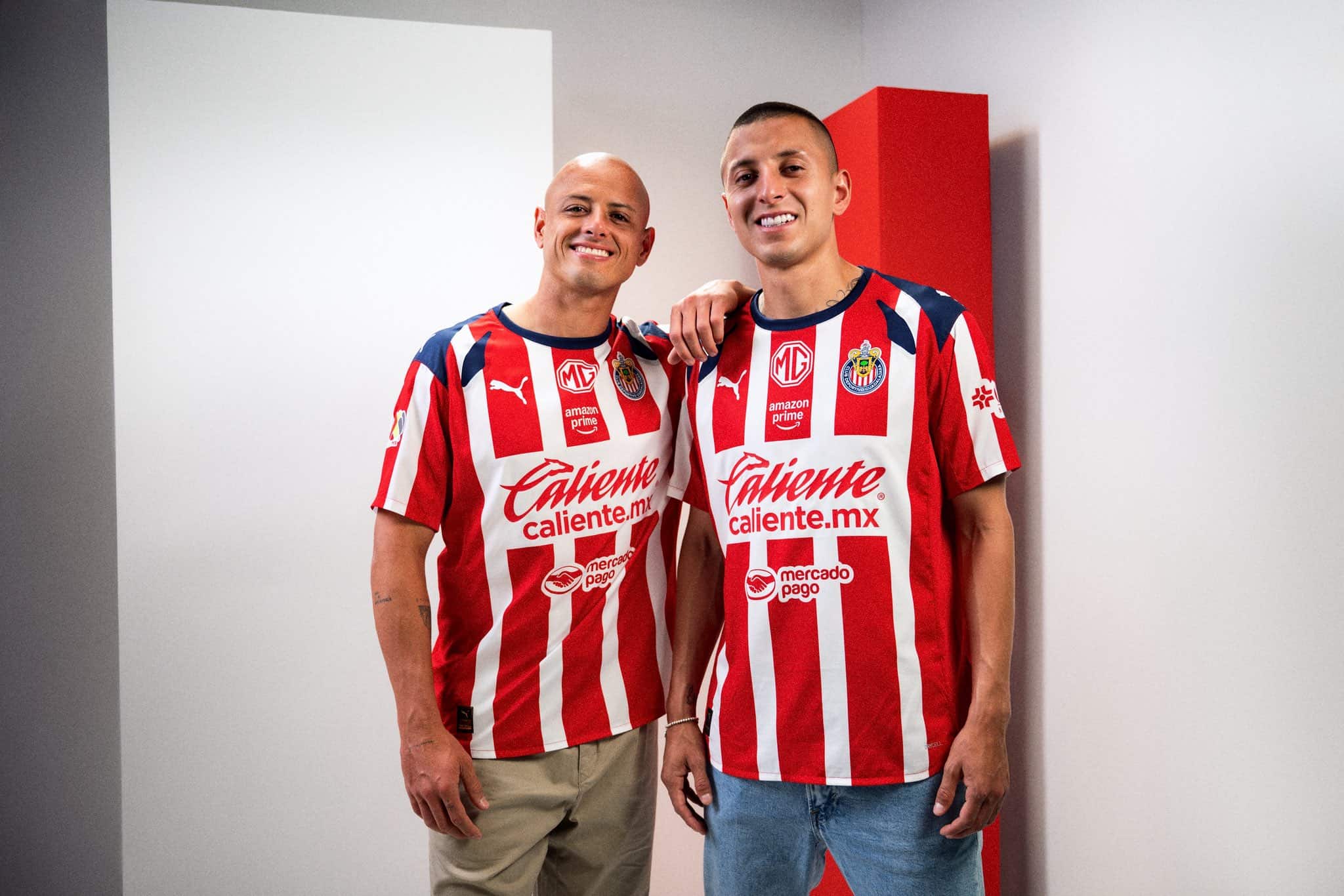 Presenta Chivas su nueva piel para la próxima temporada