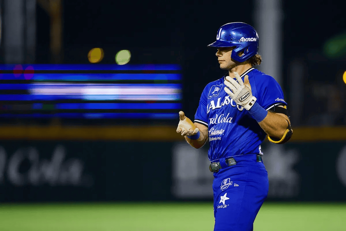 Mateo Gil iguala récord de tres robos de base en un inning y entra al libro de records de LMB