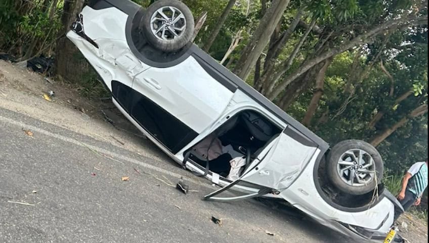 Vuelca automovilista tras colisionar en la Jalpa-Nacajuca