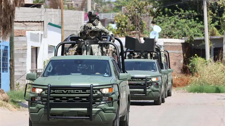 Titulares de SSPC y Defensa viajan a Sinaloa para reforzar seguridad
