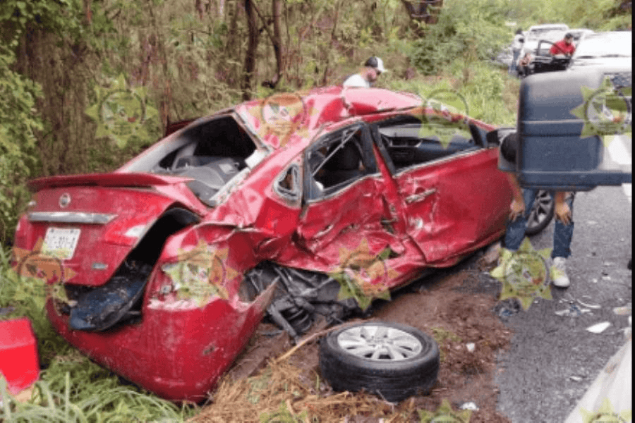 Mueren 2 maestros y 1 intendente en fuerte accidente en Nayarit