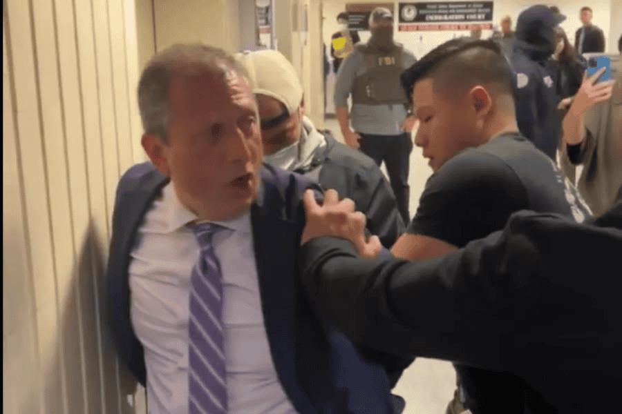 Candidato a alcalde de NY es arrestado por ICE y FBI en una corte de migración