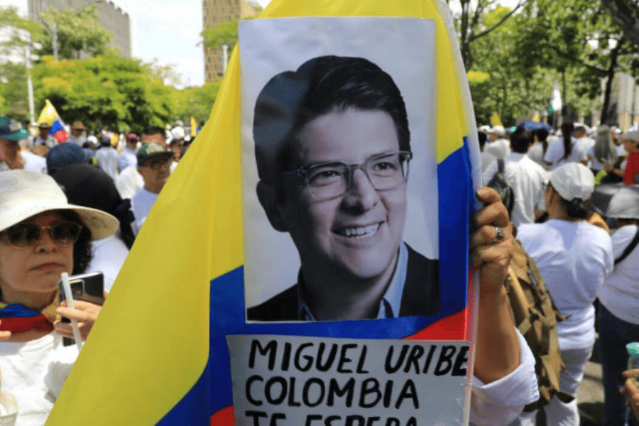 Miguel Uribe es sometido a cirugía de urgencia tras hemorragia cerebral; reportan su salud como crítica
