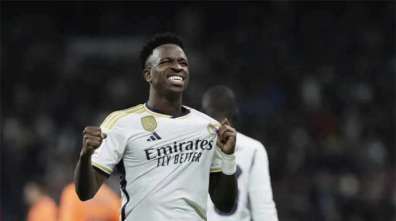 Condenan a aficionados del Atlético de Madrid por amenazas y racismo contra Vinicius