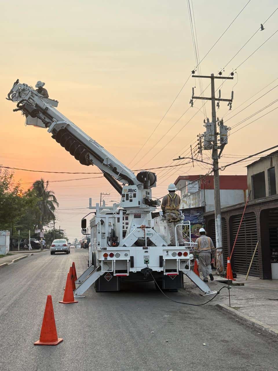 CFE detecta más de mil km de líneas de distribución que requieren atención en Tabasco