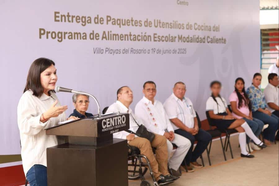 Entregan paquetes de utensilios de cocina a comités de desayunos escolares de 40 escuelas en Centro
