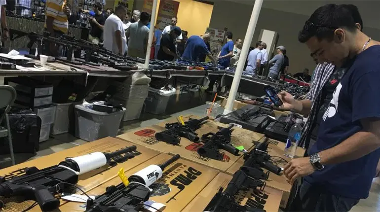 Tras la publicación de un decreto, armas semiautomáticas y de asalto ya son de venta libre en Argentina