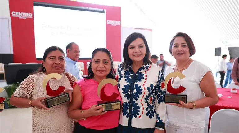Reconoce Centro a 395 trabajadores del ayuntamiento con antigüedad de 15 a 55 años de servicio