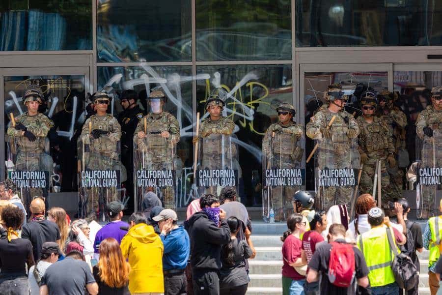 Tribunal permite a Trump mantener el control de la Guardia Nacional en Los Ángeles